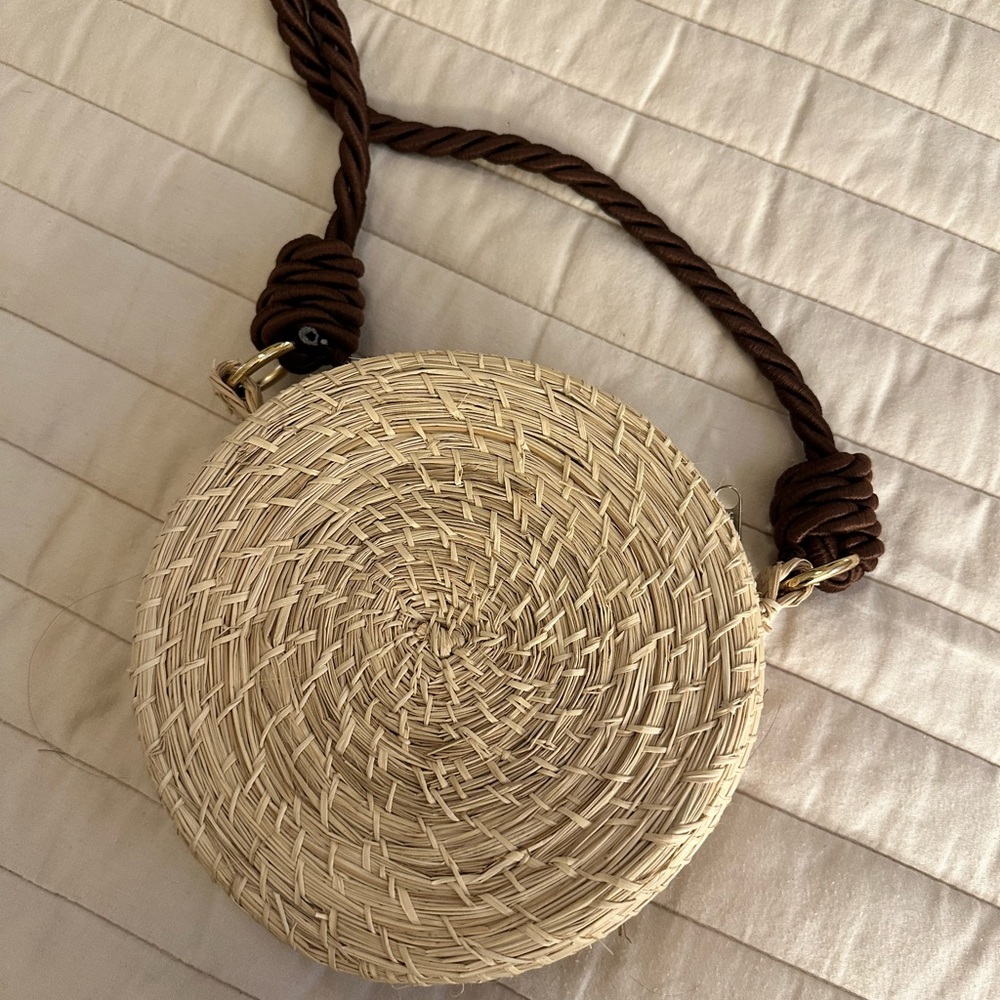 Elegant Beige and Brown Woven Crossbody Bag - Picture 5 of 6